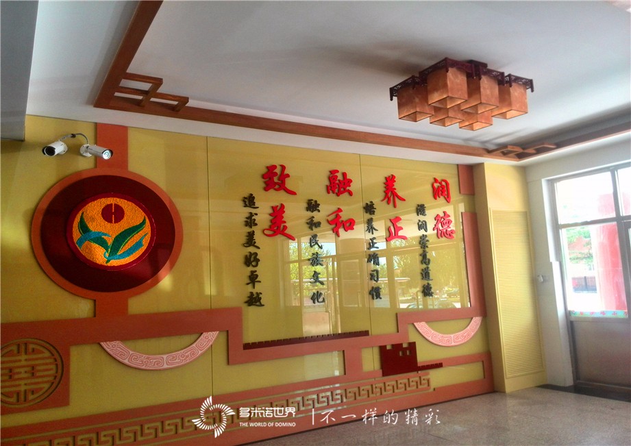 師生同擺多米諾，快快樂樂迎“六一”