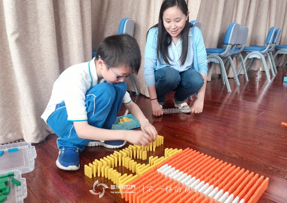 多米諾骨牌走進五一小學